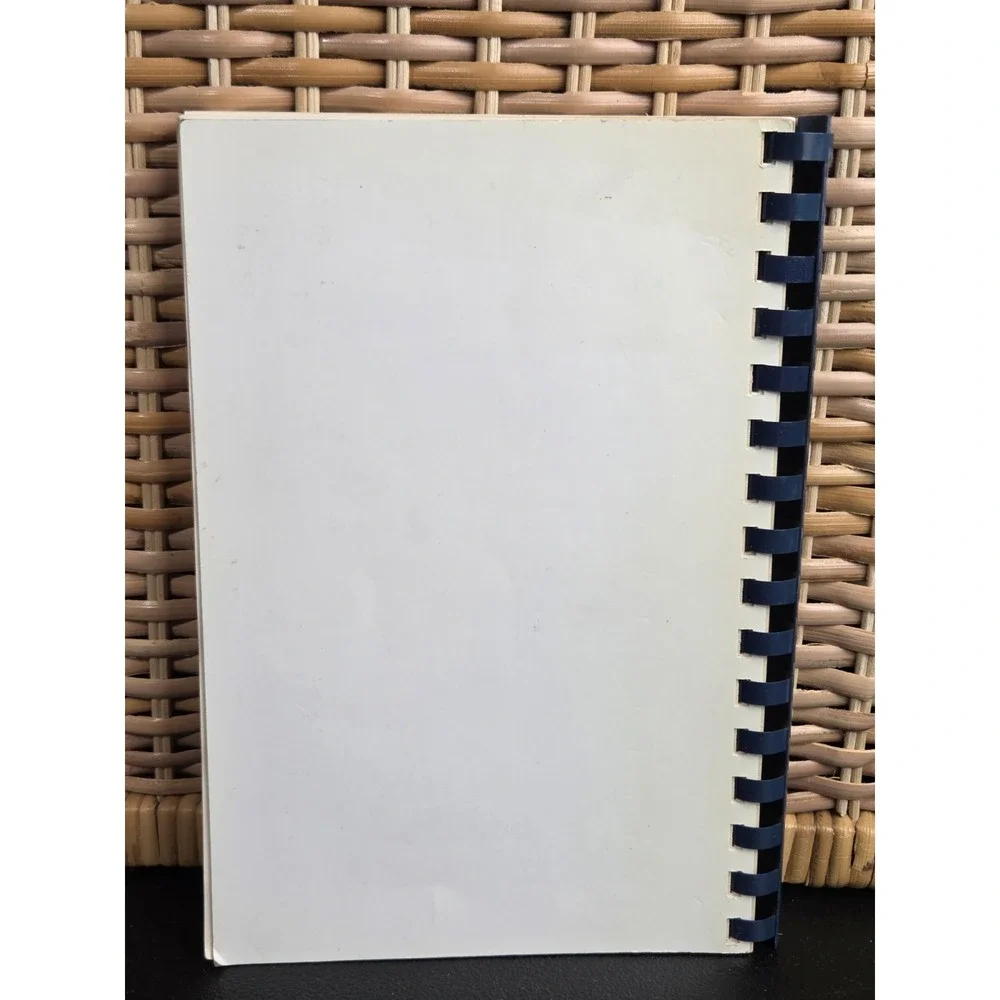 Texas Zoo Walmart Supercenter #330 Cookbook Victoria, Texas 1996